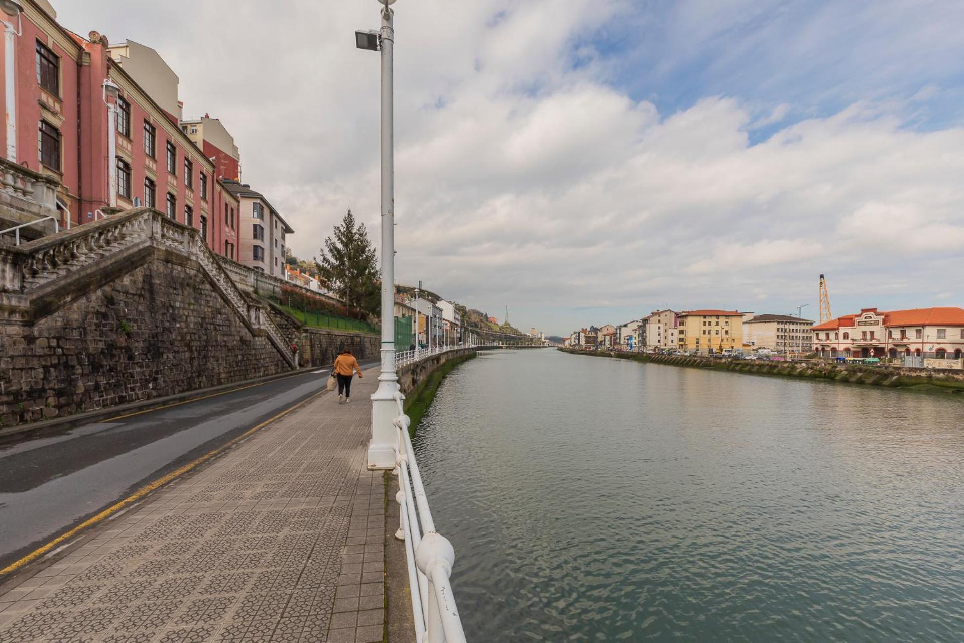 Akomodat En Apartamento Luminoso Junto Al Paseo De La Ria Bilbao Luaran gambar