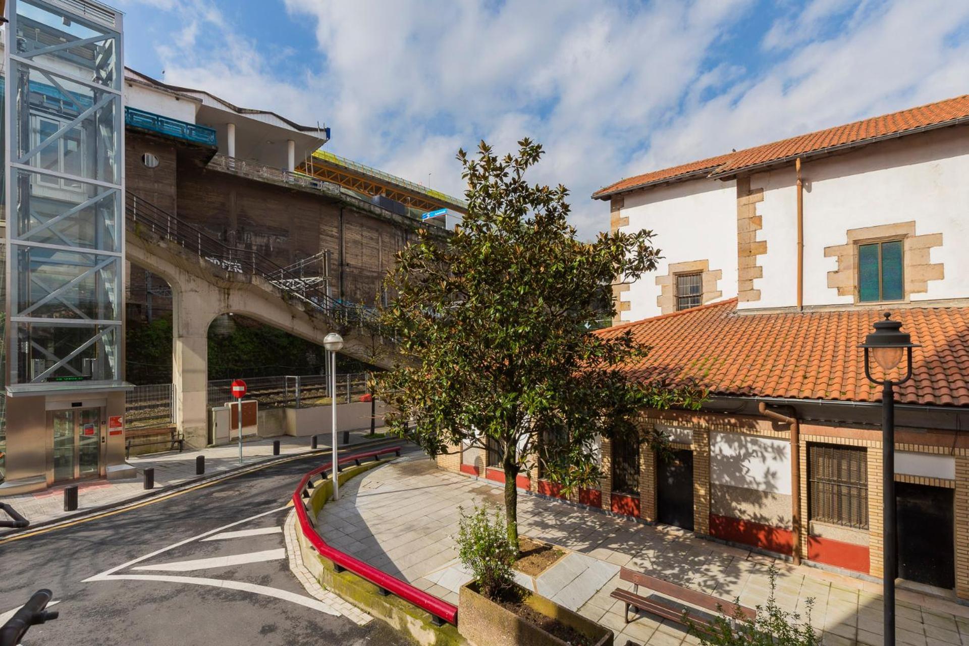 Akomodat En Apartamento Luminoso Junto Al Paseo De La Ria Bilbao Luaran gambar